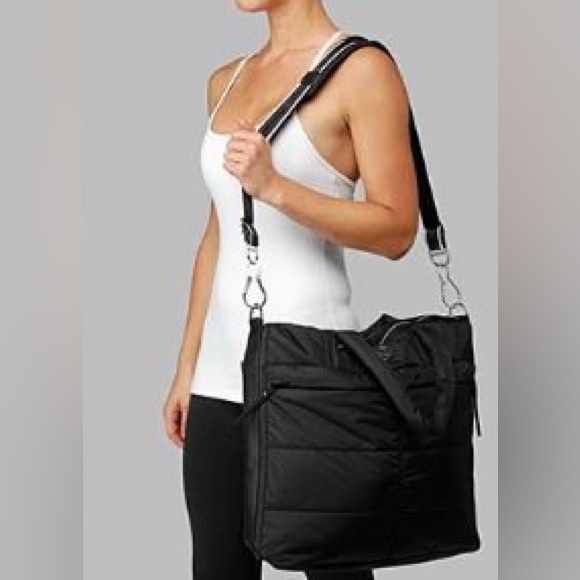 Lululemon Fast in Flight Bag - Picture 5 of 5